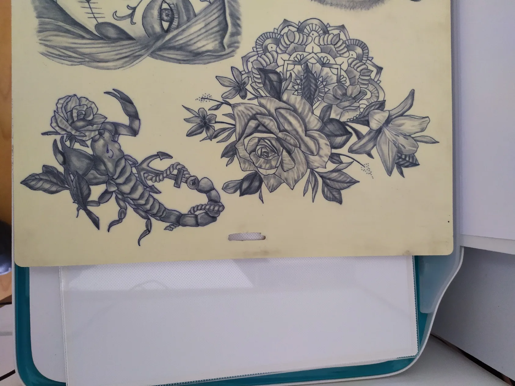 TP élève — planche de flashs (scorpion, mandala, roses)
