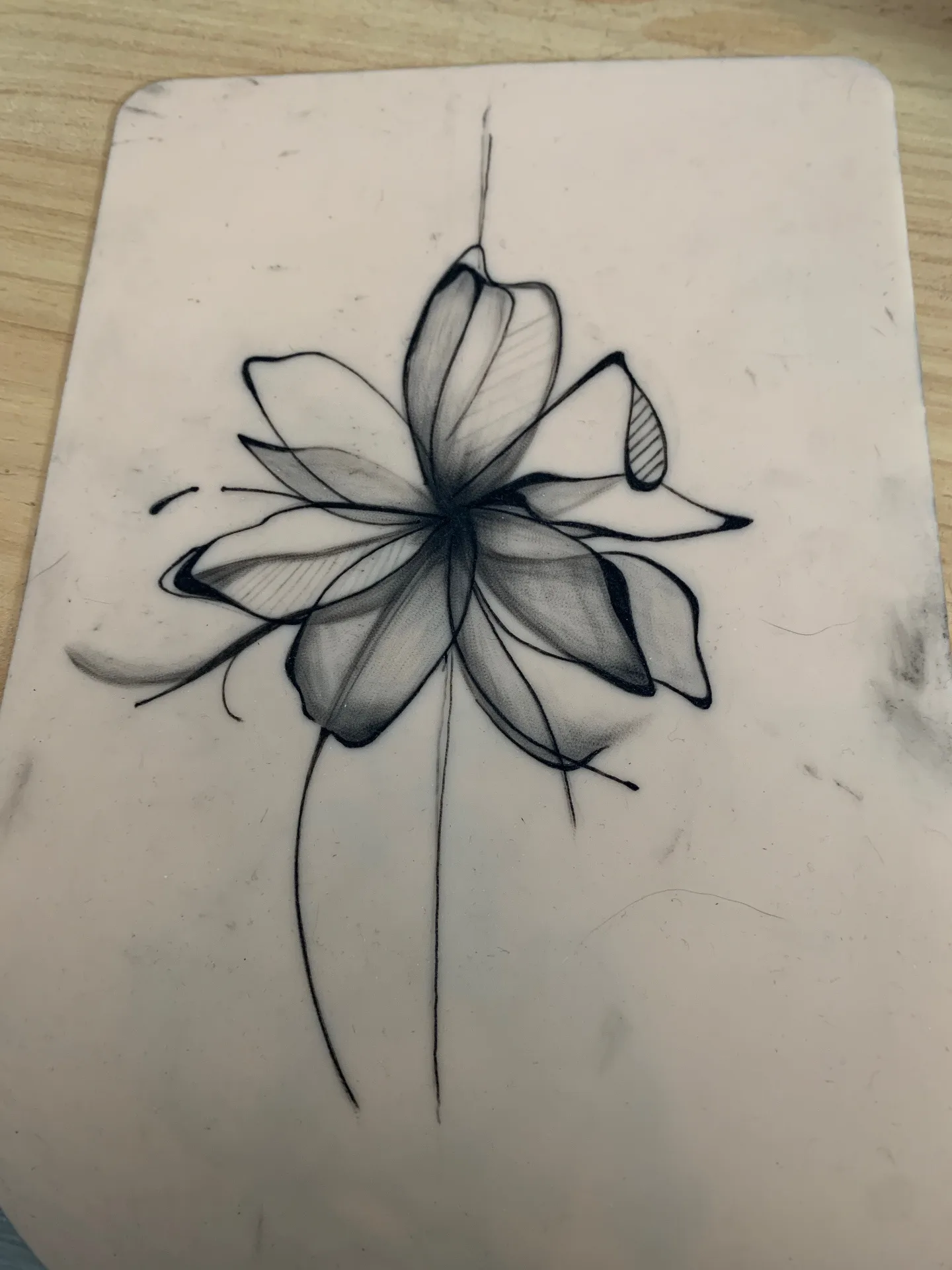 TP élève — fleur style x-ray noir et gris