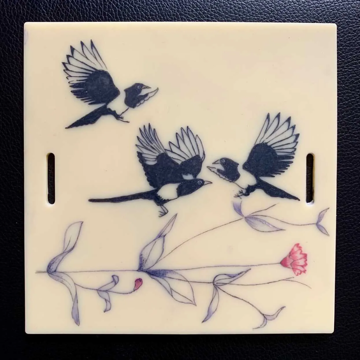 TP élève — pies en vol avec branche fleurie