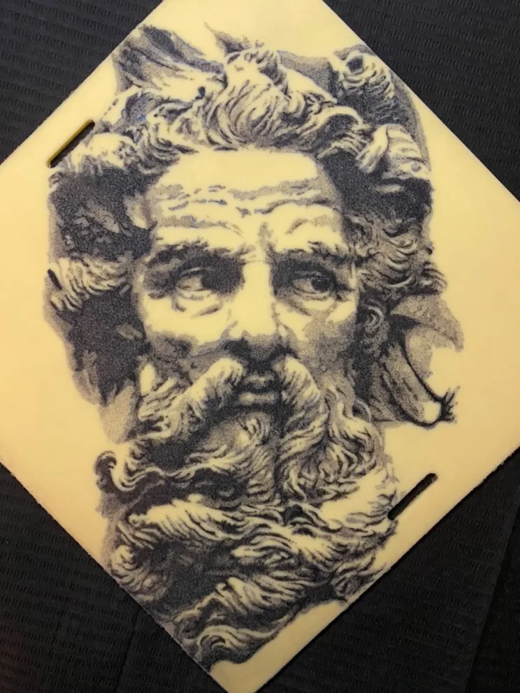 TP élève — portrait de Zeus en pointillisme